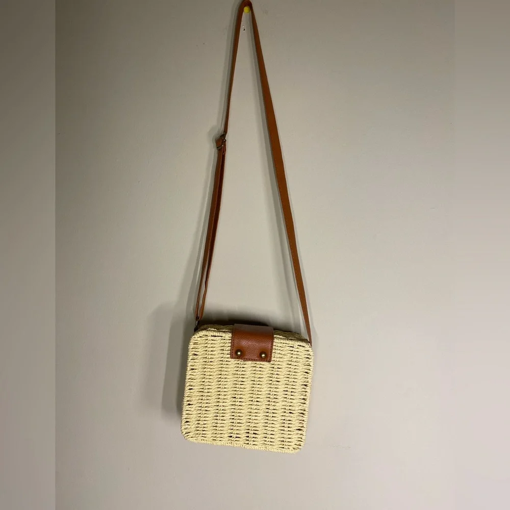 Hoxis Square Rattan Shoulder Bag - Picture 2 of 3